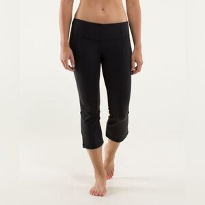 Lululemon Gather and Crow Crop Black Split Hem Leggings Women’s Size 8 W6617S